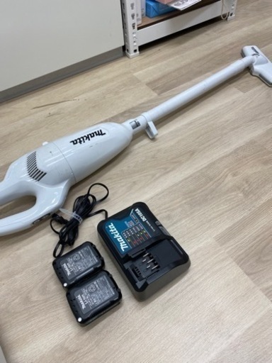 マキタ掃除機、バッテリー二個、充電器付