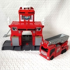タカラトミー　トミカ 変形出動！ビッグファイヤー＆コマンドステーション