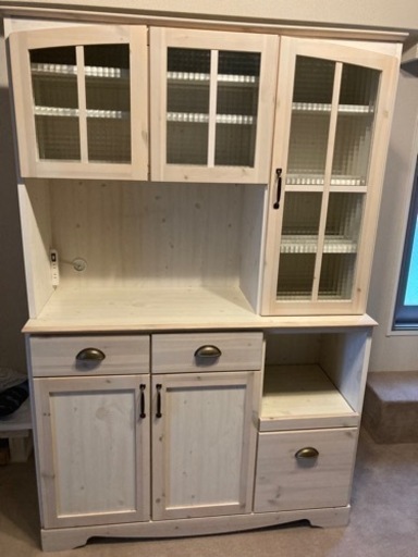 フレンチカントリー(ホワイト)調がかわいいキッチンボード