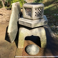 古い大きな石灯篭　雪見灯篭　古民家　カフェ　インテリア
