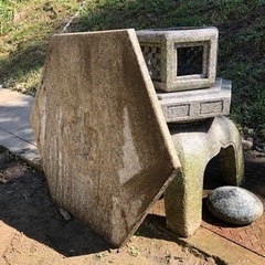 古い大きな石灯篭　雪見灯篭　古民家　カフェ　インテリア