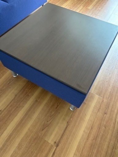 青いソファーセット