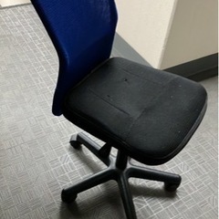 キャスター付き椅子