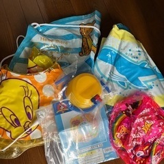 検討中‼︎  うきわ3点＋未使用空気入れ＋ビーチボールセット