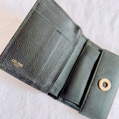 お話し中です)CELINE 財布　革製品の画像