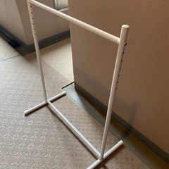 ハンガーラック2個の画像