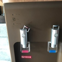 チャイルドロック付きウォーターサーバーの画像