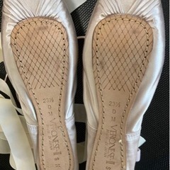 【バレエ】トゥシューズ23.5 トゥパッド付きの画像