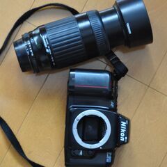 フィルムカメラ（ニコンＦ６０１)　ズームレンズ(９０－３００）付き
