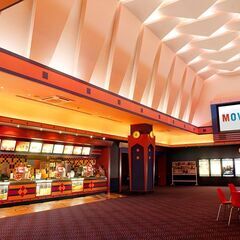 【MOVIX清水】映画館スタッフ募集！最新映画もチェックできる人気職種、未経験でもOKなのでアルバイトデビューにもぴったり！	学生・フリーター・主婦(夫)と様々な世代が活躍中！シフトは1週間ごと更新なので予定も立てやすい！の画像