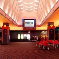 【MOVIX清水】映画館スタッフ募集！最新映画もチェックできる人気職種、未経験でもOKなのでアルバイトデビューにもぴったり！	学生・フリーター・主婦(夫)と様々な世代が活躍中！シフトは1週間ごと更新なので予定も立てやすい！の画像