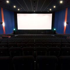 【MOVIX清水】映画館スタッフ募集！最新映画もチェックできる人気職種、未経験でもOKなのでアルバイトデビューにもぴったり！	学生・フリーター・主婦(夫)と様々な世代が活躍中！シフトは1週間ごと更新なので予定も立てやすい！の画像