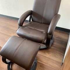 椅子・オットマンのセットの画像