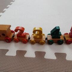 木製おもちゃ パズル&電車の画像