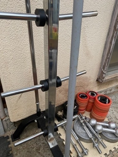 Anilhas 95kg + Pesinhos 2x 5kg + 2x Barras grande + 4x barrinhas + suporte para anilhas. ¥30.000