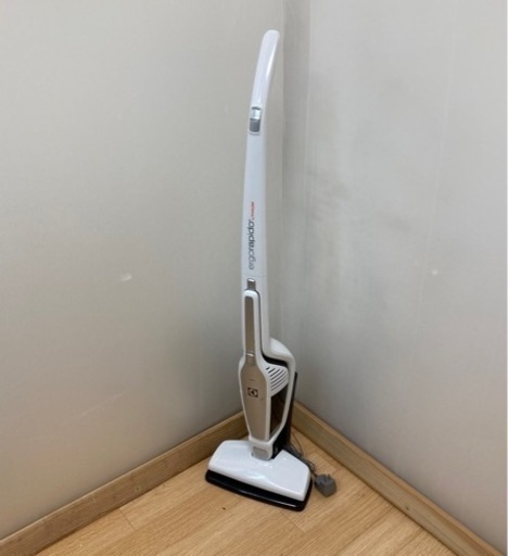 値下げしました❗️Electrolux コードレススティッククリーナー　ZB3150Y