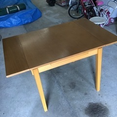 伸長式ダイニングテーブル　ニトリ