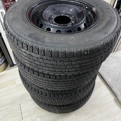 ハイエース200系　タイヤ付きホイール　スタッドレス　商談中