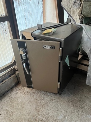 金庫　引き取りに来てくれるかた