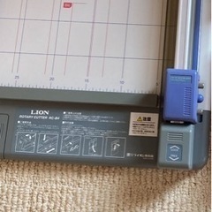 裁断機 (ペーパーカッター) 残り1個　小さいのだけになりましたの画像