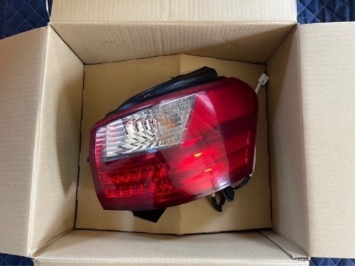 LEXUS HS 純正テールランプ