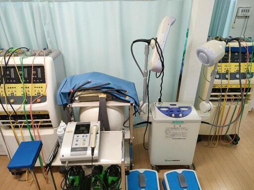 整骨院の器械、ベッド、カーテン全て