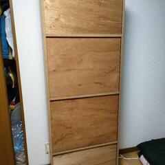 ガラス付き本棚の画像