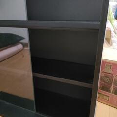 ガラス付き本棚の画像