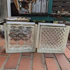 【商談中】ガラスブロック　およそ100個近くの画像