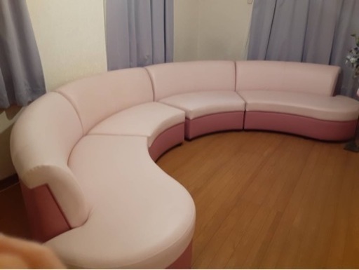 ５人座れる広々ソファー