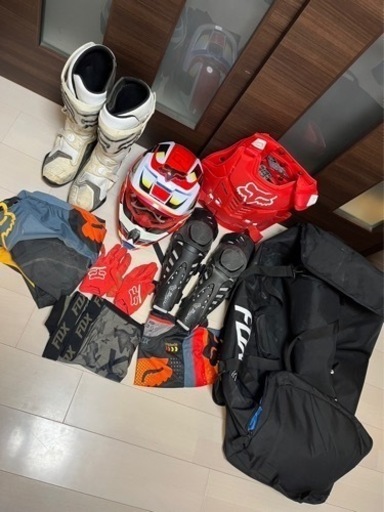 オフロードバイク用のフルセット装備　FOX