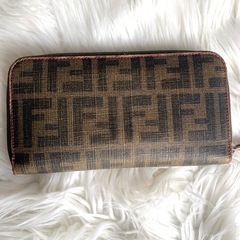 値段交渉可　FENDI フェンディ　長財布　ラウンドジップ　ズッ...