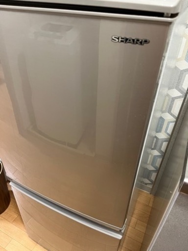 シャープ(SHARP) 冷蔵庫 一人暮らし用 137L