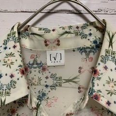 レディース　花柄デザイン　ブラウスの画像