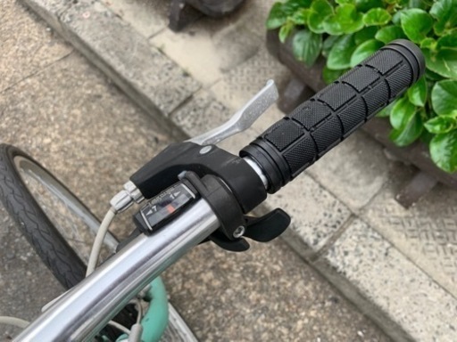 ??　クロスバイク　ＷＥＥＤＥＮＤＢＩＫＥ　フレーム　アルミ　7変速　２４インチ　青　配達可能