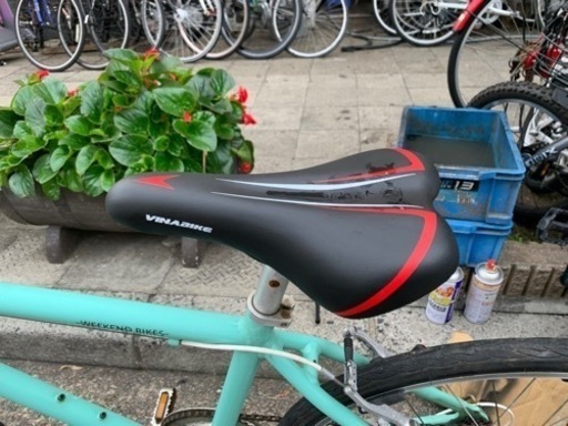 ??　クロスバイク　ＷＥＥＤＥＮＤＢＩＫＥ　フレーム　アルミ　7変速　２４インチ　青　配達可能