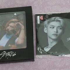 straykids フィリックス　スマホスタンド③

プライズ品のstray kidsのfelixのスマホスタンド③缶バッチの画像