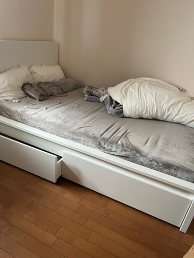 IKEAセミダブルベッド