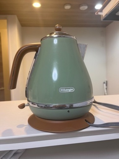 本日14:00まで　時間変更可能性あり　デロンギ 電気ケトル　オリーブグリーン