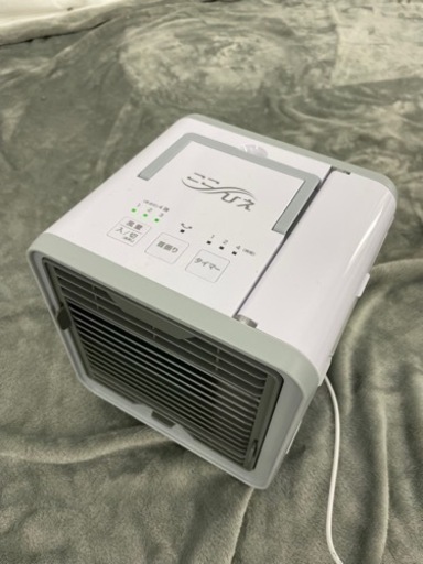 ここひえ R3 2021年モデル 卓上扇風機 持ち運び コンパクト 小型 USB接続可能 工事不要 どこでにも置ける