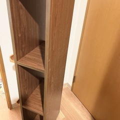 ディスプレイ棚付きスリム本棚の画像