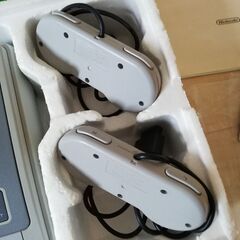 NINTENDO 任天堂 スーパーファミコン 本体＋コントローラー２個の画像