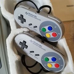 NINTENDO 任天堂 スーパーファミコン 本体＋コントローラー２個の画像