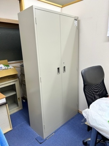 コクヨ　鍵付き　オフィス用　キャビネット　収納棚　書類収納棚