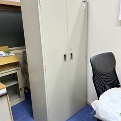 コクヨ　鍵付き　オフィス用　キャビネット　収納棚　書類収納棚