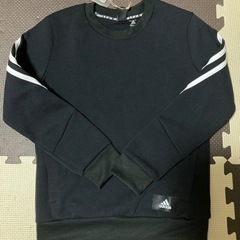 新品タグ付き✨アディダス✨キッズ130✨トレーナー✨長袖✨子供服
