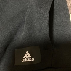 新品タグ付き✨アディダス✨キッズ130✨トレーナー✨長袖✨子供服の画像