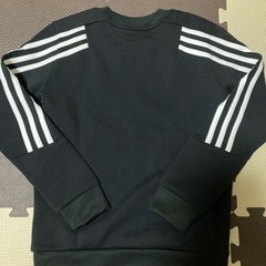 新品タグ付き✨アディダス✨キッズ130✨トレーナー✨長袖✨子供服の画像