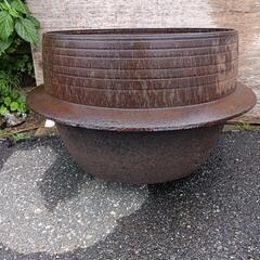 大きな　鉄釜
