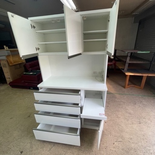 ニトリ キッチンボード （ホワイト）新生活におススメの食器棚です！